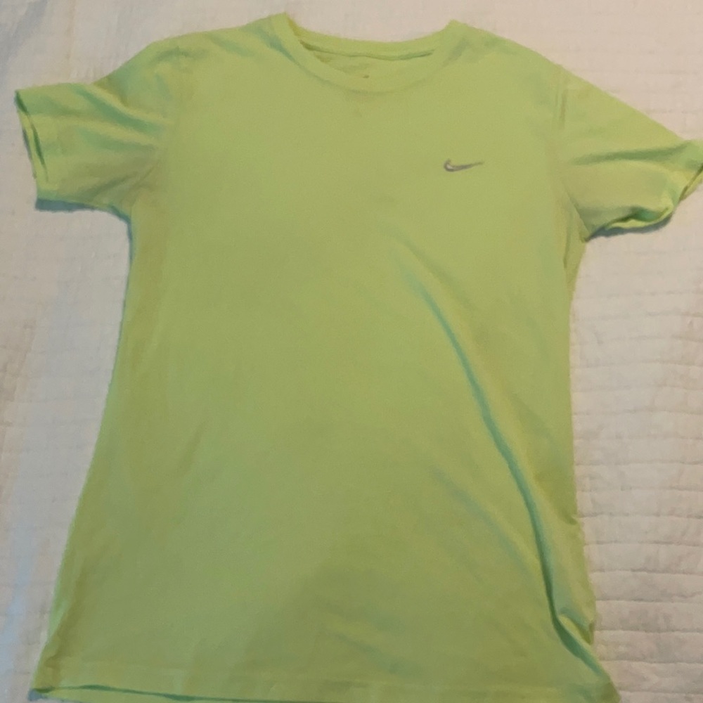 Women’s medium NIKE dry fit top